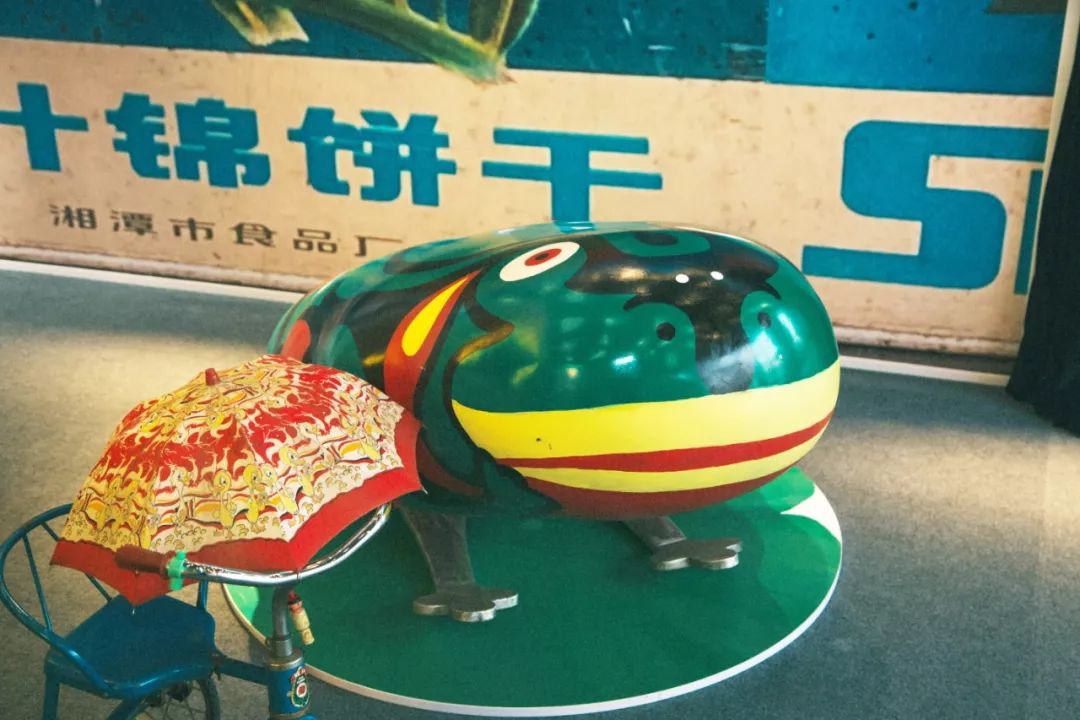 80'年代的復古快閃店滿滿的都是國際范兒｜國潮范這么閃