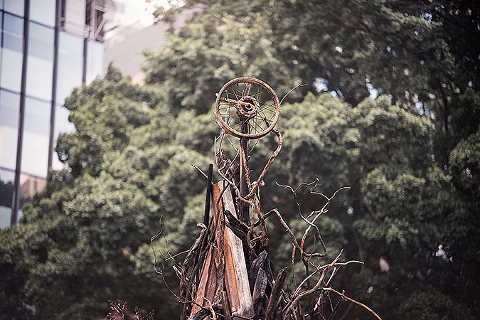 燒毀的圣誕樹活動(dòng)創(chuàng)意，只為讓大家關(guān)注災(zāi)區(qū)重建