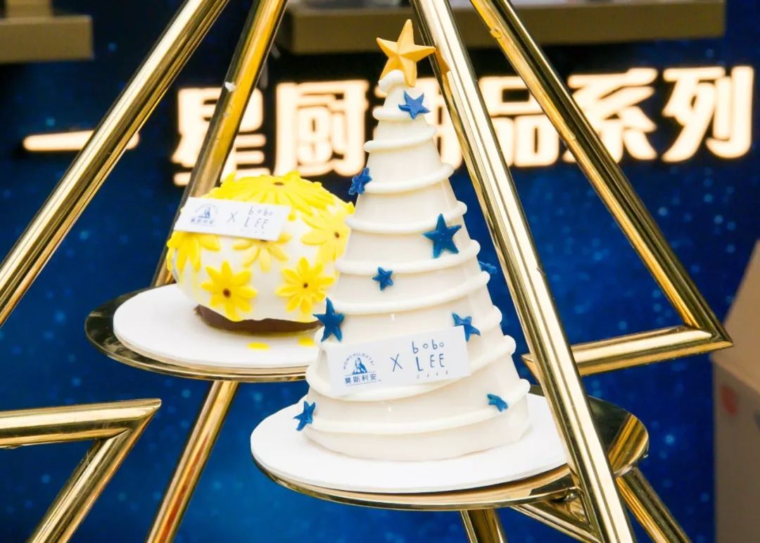 快閃活動(dòng)策劃打造成一棵星空甜品的圣誕樹，簡直就是甜蜜暴擊嘛