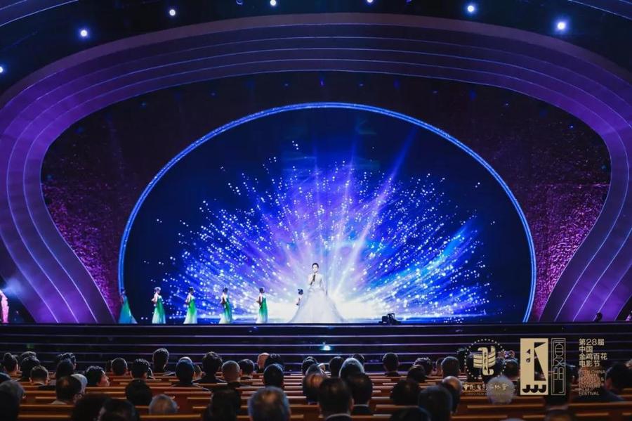電影節(jié)活動策劃了三個篇章，貫穿了海浪、金沙和日光照耀的金雞剪影元素
