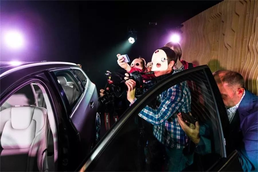 這款新車的發(fā)布活動以沉浸式劇院表演的形式進行，效果太棒了