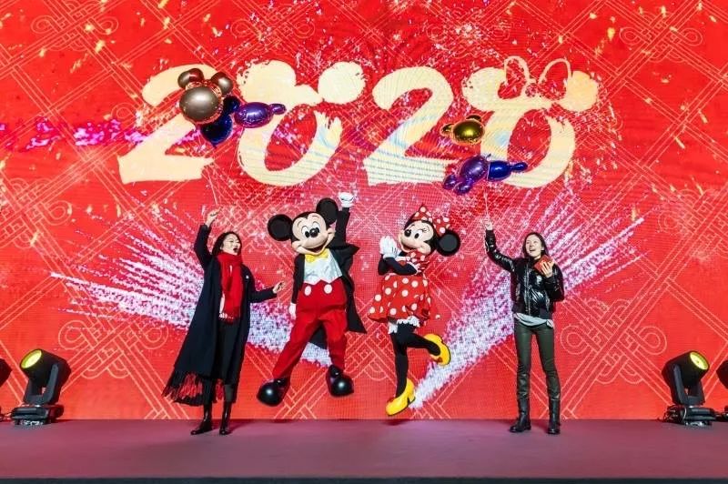 跨年盛典活動，米奇米妮和你一起全心啟航，還有快閃店活動傳遞獨“嘉”祝福