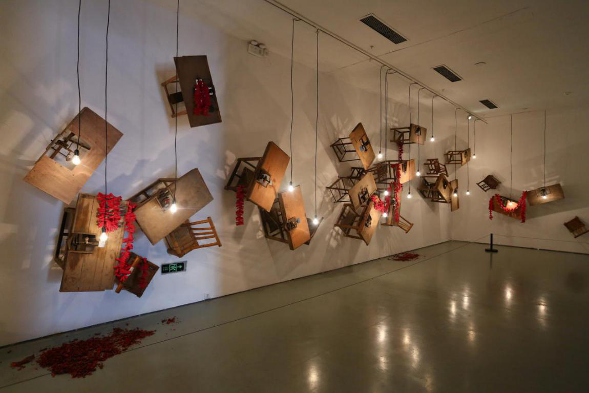 從視覺(jué)變現(xiàn)切入，這樣的主題展覽活動(dòng)展現(xiàn)了20世紀(jì)90年代的那些問(wèn)題