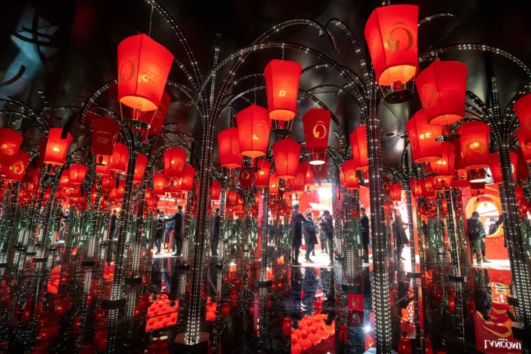新春游園會(huì)活動(dòng)打卡最佳地非蘭蔻的賞新燈，隨手一拍就是大片