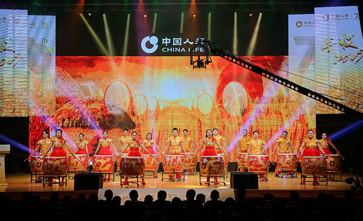 中國人壽的年會策劃了一個誓師環(huán)節(jié)，個個都是壯志豪情