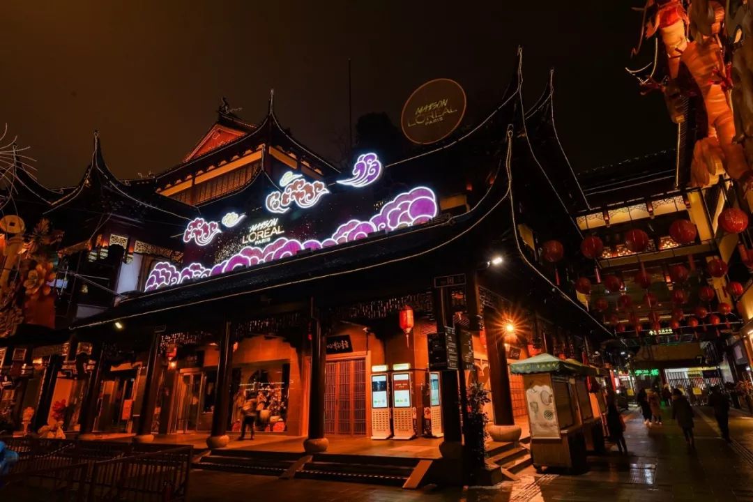 巴黎歐萊雅燈會快閃店活動詮釋著什么是傳統(tǒng)與科技融合、經(jīng)典與現(xiàn)代碰撞