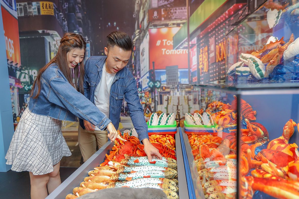 多國特色快閃店展覽活動(dòng)設(shè)計(jì)逼真，重視當(dāng)?shù)匚幕h(huán)球打卡的熱點(diǎn)