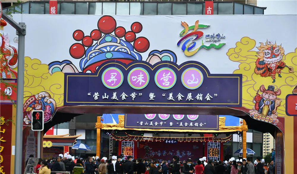美食節(jié)活動(dòng)開始了，策劃的一個(gè)個(gè)美食攤位簡直就是吃貨們的愛