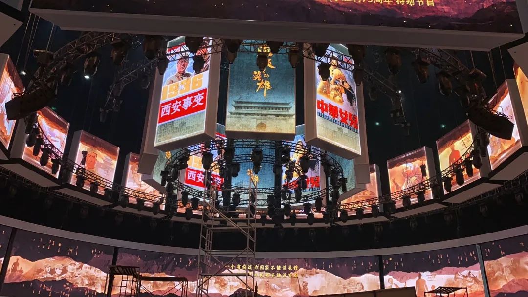 「海報(bào)里的英雄」節(jié)目活動(dòng)策劃的舞美簡(jiǎn)直就是藝術(shù)的存在，贊