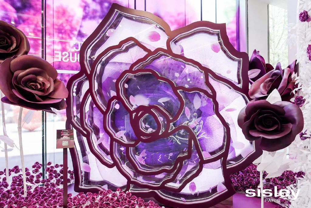 希思黎“愛予力量”展覽活動(dòng)策劃打造出身處法式莊園般的沉浸式體驗(yàn)